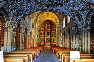 Интерьер церкви Санта-Доминго де Гусман