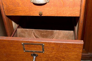 Шкаф-регистратор для хранения и работы с карточками