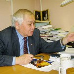 Профессор Асалхан Ользонович Бороноев на своем рабочем места — на кафедре теории и истории социологии