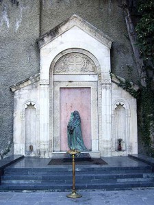 Памятник на могиле И.Г.Чавчавадзе в пантеоне Мтацминда