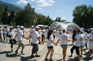 Общий болгарский танец на центральной площади в г.Карлово