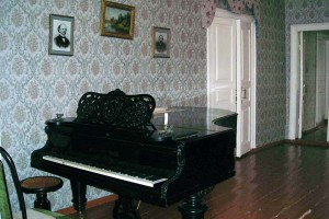Рояль в гостиной