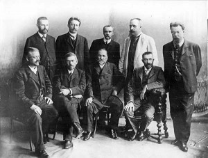 В.И.Вернадский (первый справа) в группе выборных членов Государственного  Совета. В первом ряду, в центре — И.Г.Чавчавадзе. 1906 год