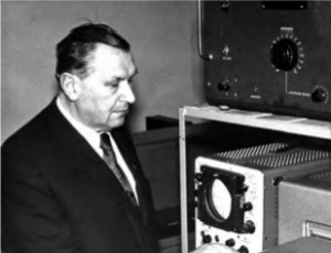 Николай Петрович Пенкин в лаборатории. 1960-е годы